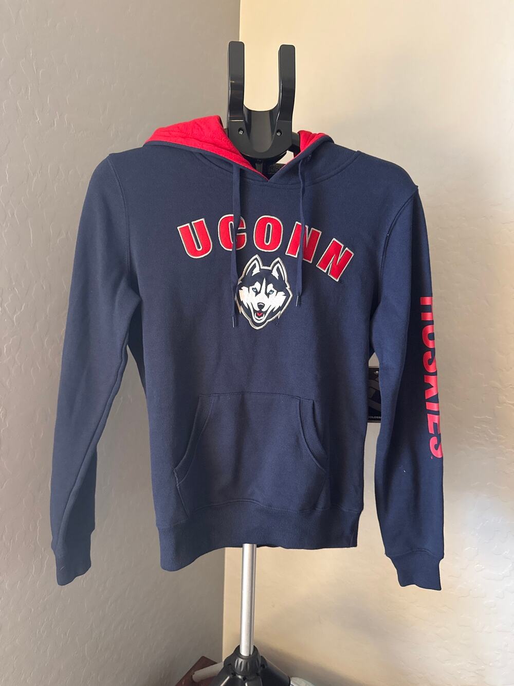 UConn Huskies Colosseum Hoodie Women’s Small NWT
